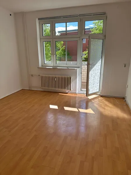 Schöne sonnige 2 Zimmerwohnung mit Balkon u. EBK in Spandau — photo 1